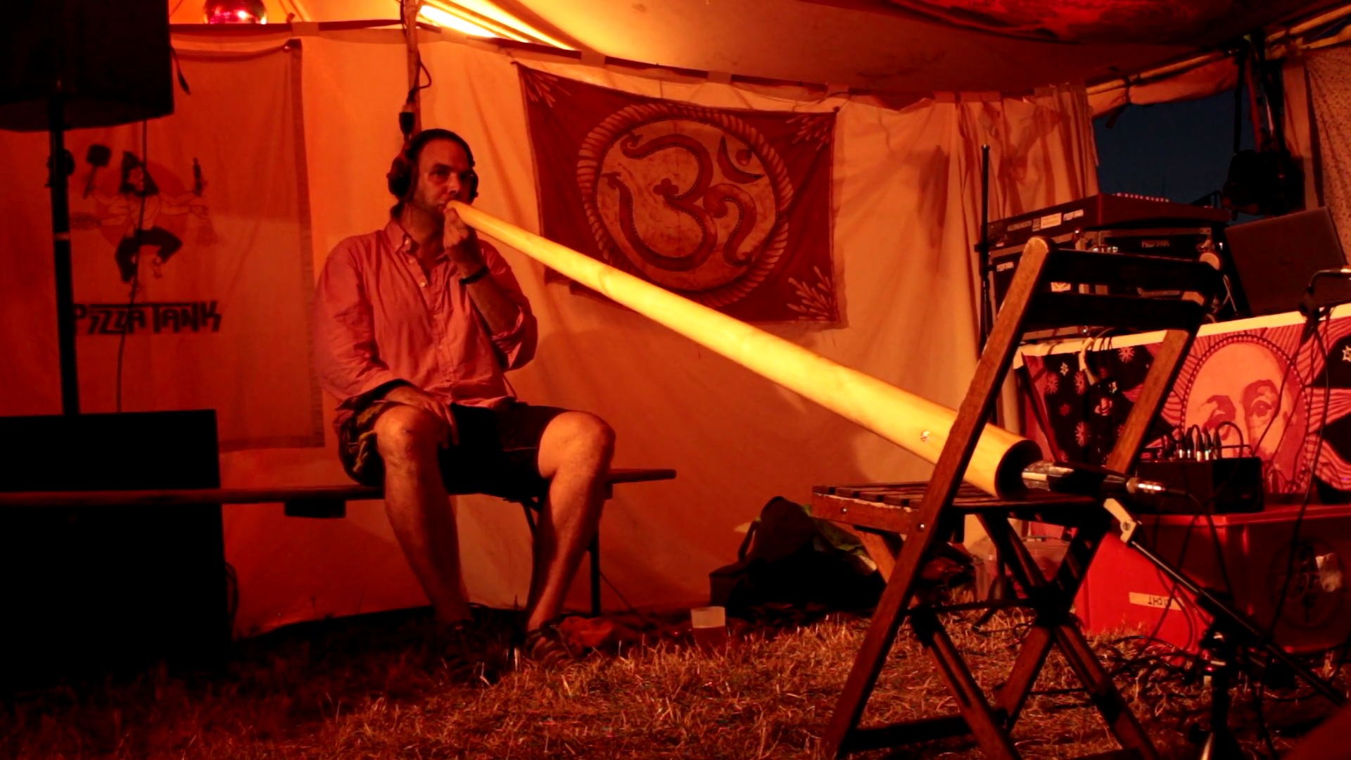 Freddie Veggie playing didgeridoo at Herzberg Festival 2019, Pizza Tank